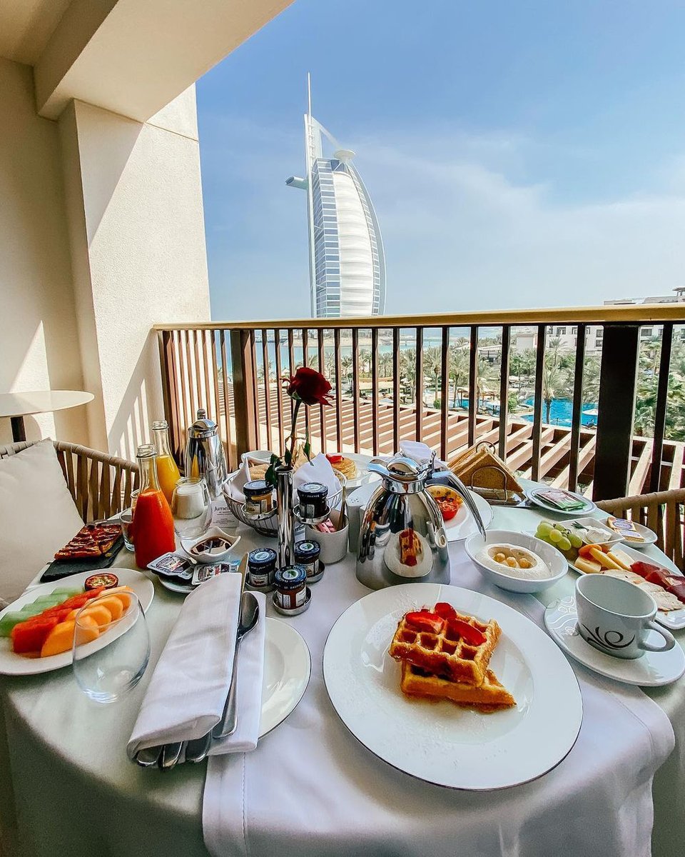 What’s more energising, the breakfast spread or the view? 

📍  @jumeirahalnaseem

📸  IG/nael_abu_alteen
#VisitDubai