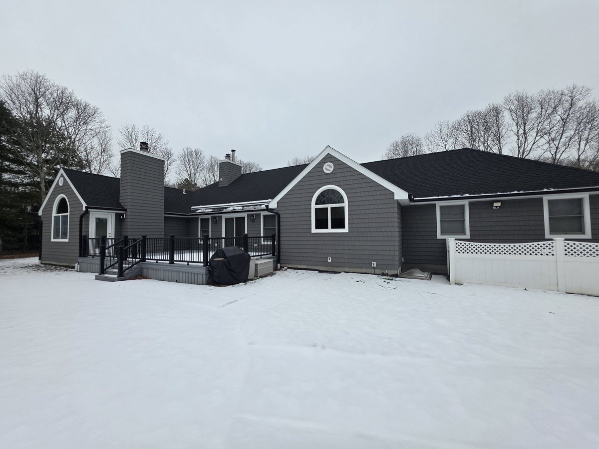 BrosAlum's tweet photo. @gafroofing @Alside #roofing #siding #exteriordesign #shakes #goldenpledge by @tedb75 https://t.co/0xQBtv5l9X