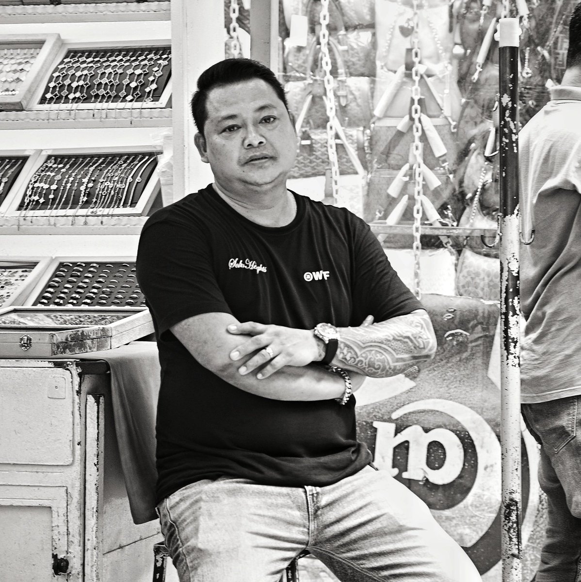 DTshutterbug's tweet photo. The jewellery peddler
#nikon 
#nikonz5ii
#streetphotography 
#streetportrait
#Blackandwhite https://t.co/6vGUY2y970