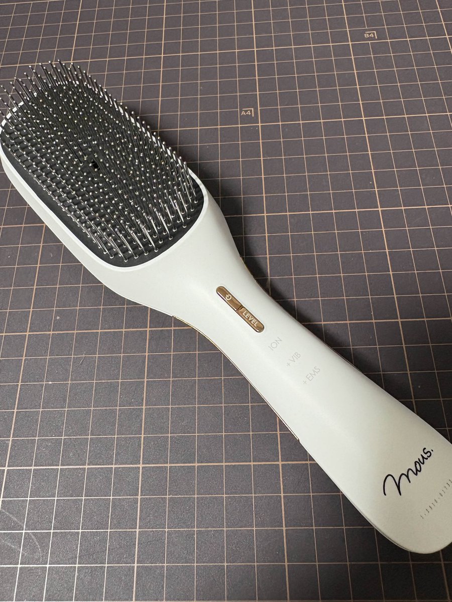 Fumiichi's tweet photo. 聞いてー！！！
高校生の頃からの夢だった「美容関連商品のPR」，ついに叶えることができました😭

担当させていただくのは
ジャパンギャルズ様の『エレブラ』

MtFである私にとって，美容のお仕事は憧れそのものでした。
「今の私の存在」を認めてもらえた気がして，お話をいただいた時は本当に嬉しかった…😭

実際に2〜3日使ってみた正直な感想を言うと，当然のことながら魔法みたいに一瞬で外見が変わるわけではない。

でも，使用後にじんわりした温かさがあって，「自分自身のステータスを1mmでも底上げしようとしている」という確かな実感を与えてくれます。

ゲーマーなら分かってくれると思うけど，パラメータが1ptでも上がるなら全力を尽くす，あの感覚。
あれを自分自身に向けてあげる，大切な時間になっています。

よかったらクーポン使ってください🙏
【限定クーポンコード】 ELE0E5CM 
【対象商品】https://t.co/XMBz92IGhx (2026/02/28まで)

@eternojapangals 
#PR 
#エレブラ