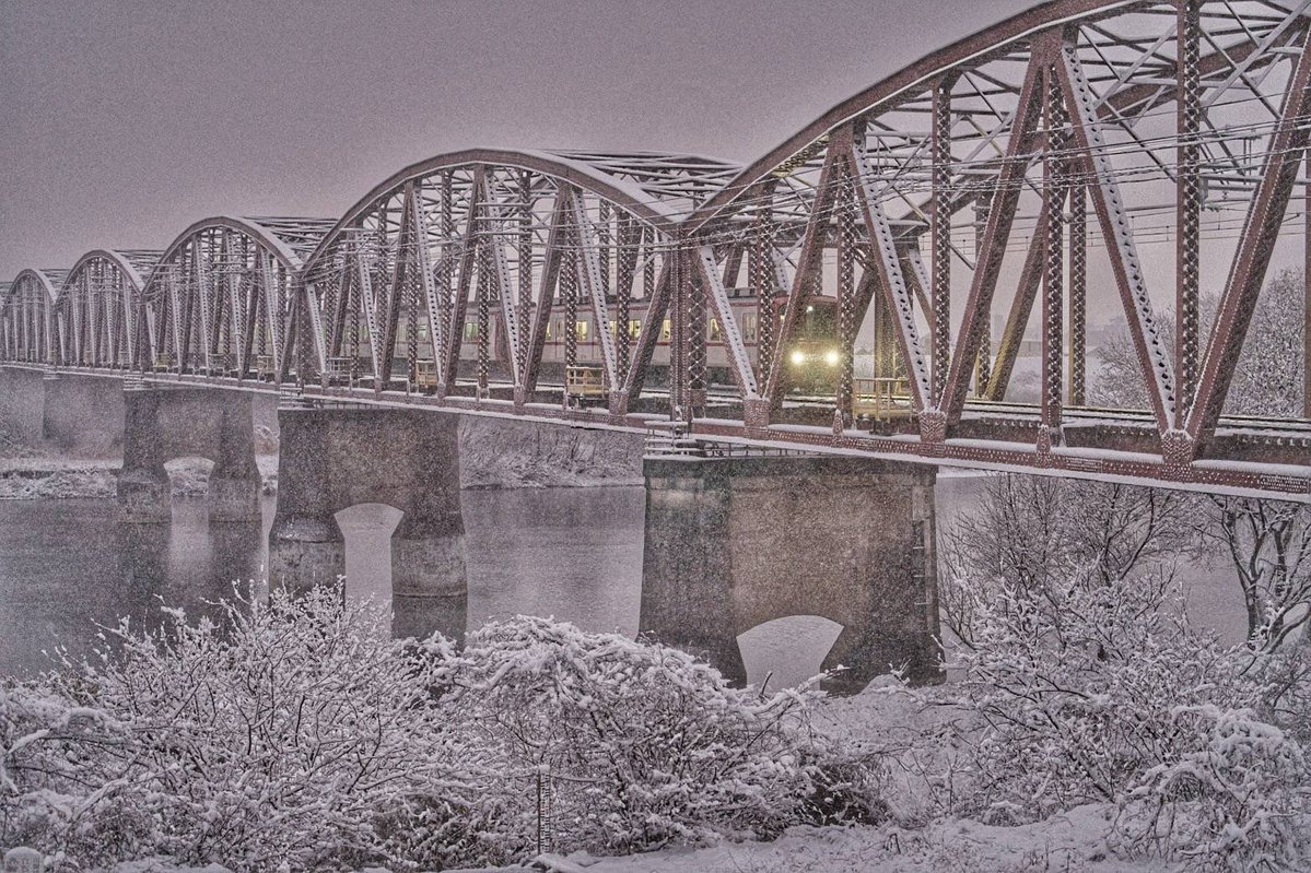 Kasamatsu_Town's tweet image. 笠松町にも雪が積もりました⛄️
白く染った町並みは、いつもとは違う静かな表情です。
寒さの厳しい寒波が続く予報ですので、外出の際はお気をつけください🙇🏻‍♀️

⁡(撮影:古田町長)

#笠松町 #岐阜 #雪景色 #冬の風景