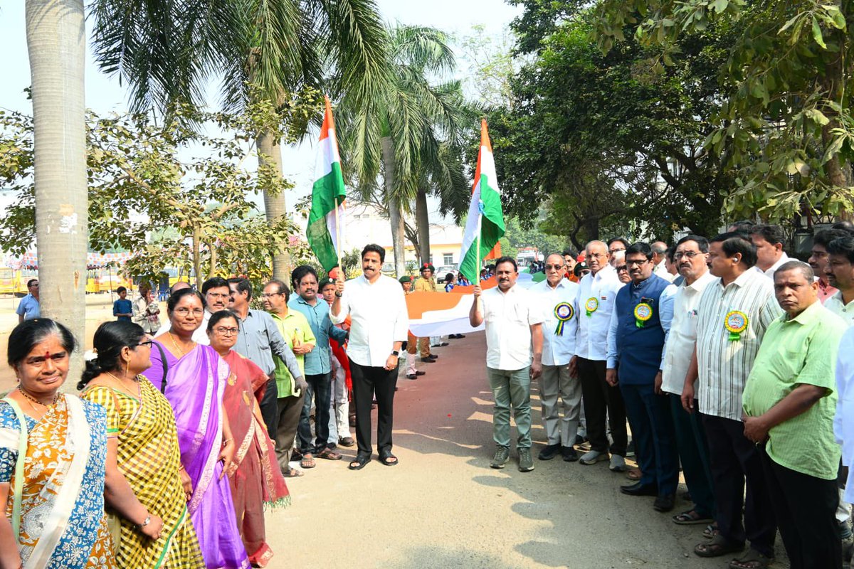 RKarimilli's tweet photo. ఈ బాలోత్సవం కార్యక్రమం నిర్వహించిన నిర్వాహకులకు పాల్గొన్న విద్యార్థిని విద్యార్థులకు అందరికీ అభినందనలు తెలియజేయడం జరిగింది...
#ManatanukuManaArimilli #ArimilliForTanuku #TanukuTdp #Arimilli #ArimilliRadhakrishna #TDPJSPBJPTogether #ArimilliforDevlopment #Manatanuk https://t.co/f8flEnAiNG