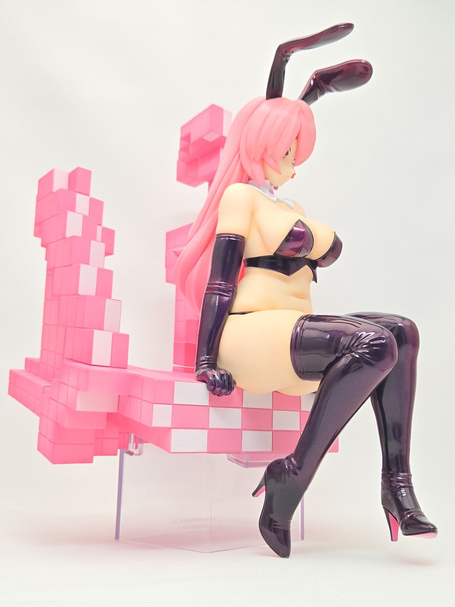 Kotobukiya_akb's tweet photo. 【コトブキヤ秋葉原館2階】
予約情報:2026年3月発売予定
『欺き兎 Sitting Bunny by かふん 豪華版』¥30,800(税込)
▲2階にてサンプル展示中!
イラストレーター「かふん」氏画集『かふん症候群』より、欺き兎が立体化!
豪華版には描き下し立体マウスパッドが付属!
ご予約受付中!
#kafun https://t.co/diza6ObAKf