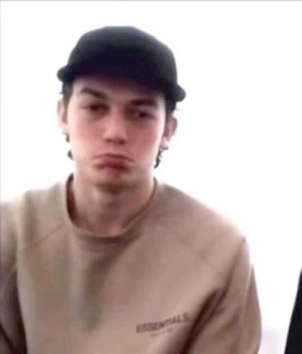 devilcedes's tweet image. follow kit to make him smile