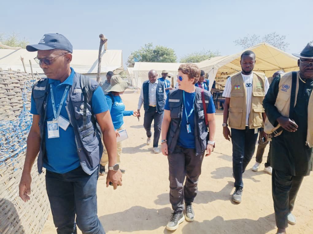 OMSCentrafrique's tweet photo. 📍#Korsi | Visite du site et échanges avec les réfugiés soudanais 🇸🇩 sur leurs besoins essentiels
Sur le terrain, la Représentante de @WHO en #RCA 🇨🇫 et ses équipes ont dialogué avec les communautés et partenaires pour orienter l’accès aux soins et la réponse humanitaire. https://t.co/gysBUvYxQI