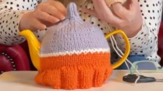 TeaCosyFolk's tweet photo. Get Ahead with the Tea Cosy Head Stabilizer – How to Sew a Knitted Head onto a Tea Cosy https://t.co/ZEKOMPiMun #KnittingPattern #Knitting #knit #knittingtips #knittingtutorial #teacosy #TeaCosyFolk #tealover https://t.co/kdnihBqb8C