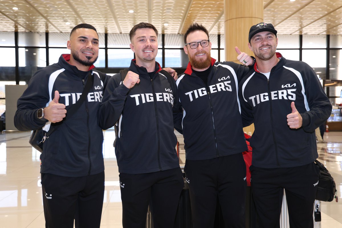 Kiatigers's tweet photo. 왼쪽부터 카스트로, 데일, 올러, 네일

어제 미리 출국한 4명은 미소와 함께 타이거즈 파이팅을 외쳤습니다! https://t.co/rrRm31o1y4