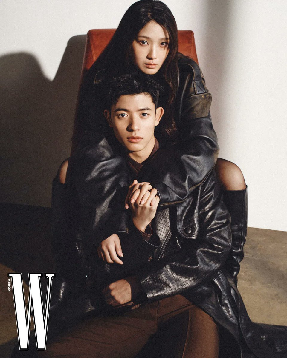 #KimHyeYoon dan #Lomon for W Korea 📸

Kapel Gumiho sama pesepakbola 🫶🏻🫶🏻

#NoTailToTell