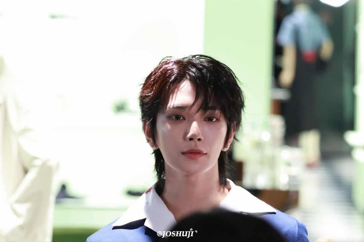 cocoshu1230's tweet image. Shua’s hair and makeup today were insanely goodㅠㅠ pls MUA unnie oppa keep serving this level of consistency every time🥹

JOSHUA AT PRADA HONGKONG
#JoshuaXPrada
@pledis_17 @prada