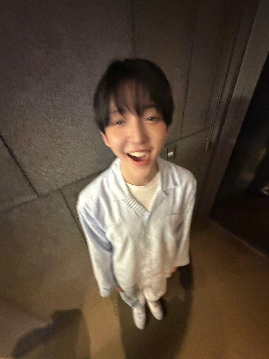 nutjju's tweet image. ㅇㄴ 과사보면 추구미 이랬던 애가 어떻게 이렇게 바뀐거지? 누나들이 얼마나 얘를 이뻐하고 보듬고 귀여워한건지 감도 안잡힘