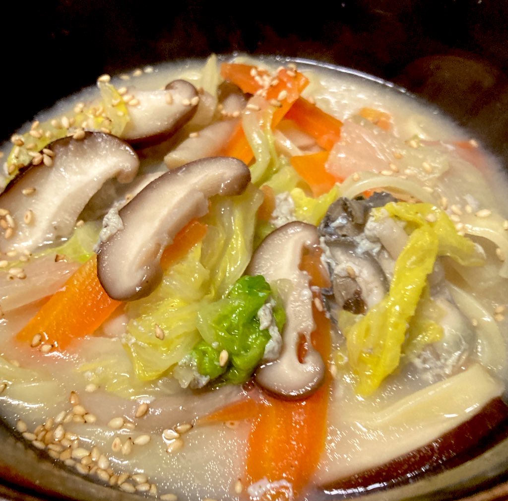 26chart's tweet image. 【金曜日のフロチャ】

1月23日（金）
18時オープン致しました🍺

◆週替わりゴハン
『冬っぽいタコライス』🐙
『カキと白菜きのこのスープパスタ』🦪🍄‍🟫
クラフトビール
『ラッキーホース』あと少し🐴🍺

ボドゲ&amp;amp;お酒&amp;amp;料理
何でも楽しめます🃏🍺

皆様お待ちしておりまーす
#26chart #中野 #ボドゲ