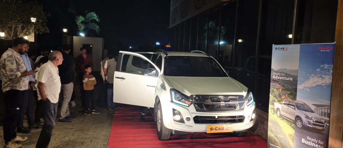 IsuzuIndia's tweet photo. Customer meet at Rainland Isuzu, Shimogga was held with enthusiastic interactions. SCAB Z was prominently displayed and attracted strong attention.
Customers loved the vehicleโs design, comfort, and performance.
#IsuzuIndia #IsuzuMotorsIndia #isuzu #SCABZ #SCAB #CustomerMeet https://t.co/6KmeHVSjCQ
