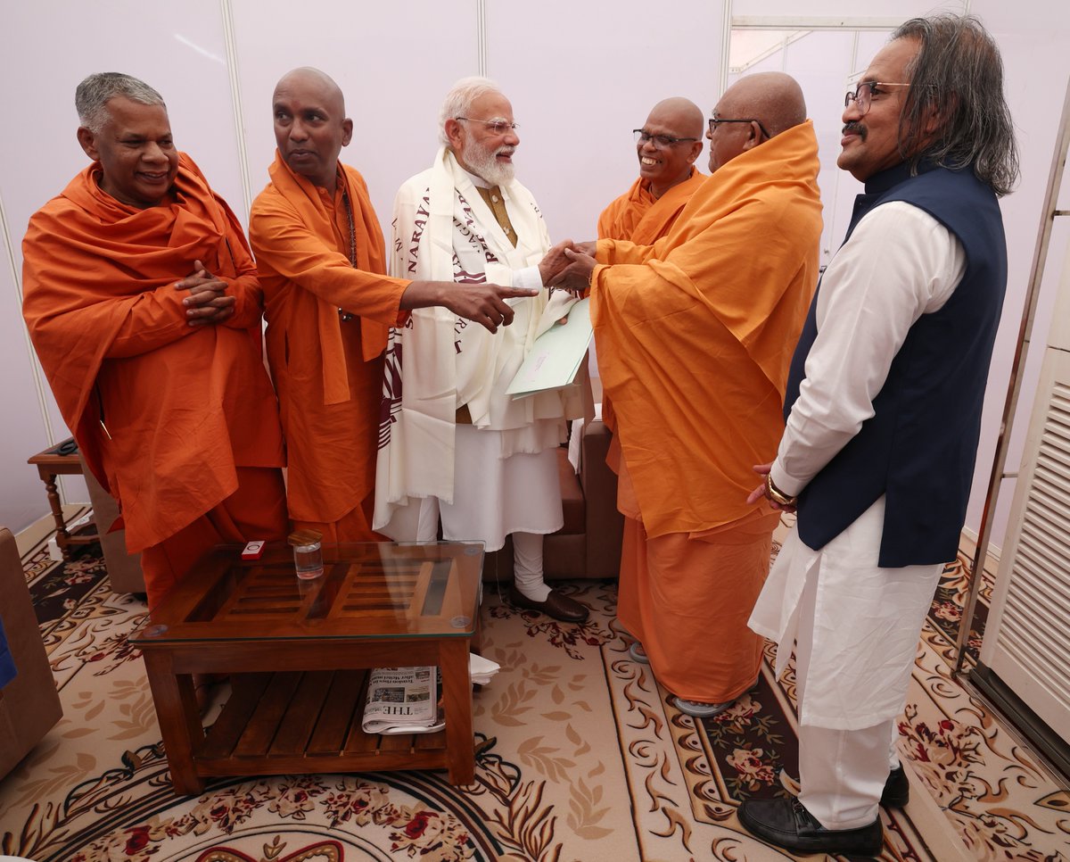 Narendra Modi tweet media