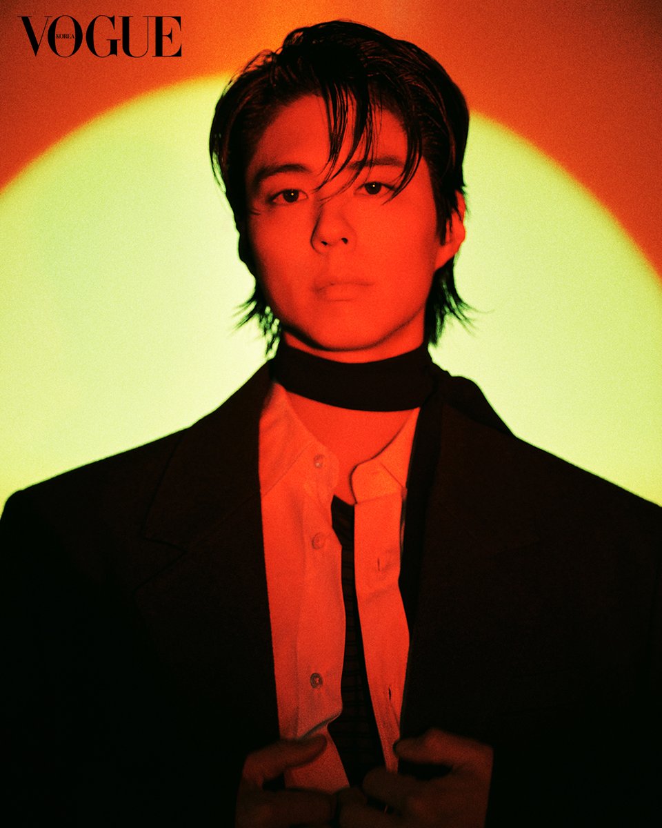 VogueKorea's tweet image. #광고
THE QUIET FLAME 
붉은 기운이 머무는 공간. 그 안에서 잠든 시간을 깨우듯 기운을 일으키는 정관장과 박보검의 특별한 조우.