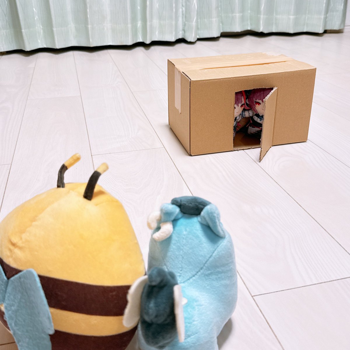 ※ お迎えしたばかりのｴﾝﾏﾇｲは慣れない環境に戸惑いを感じています。箱から無理に出さず、安心できる場所を用意することが大切です。

特に先住ﾇｲのいる場合は、焦らず自然と出てくるのを待ち、信頼関係を築きましょう🍆🙏🏻

#えるゆーぬい #焔魔るり