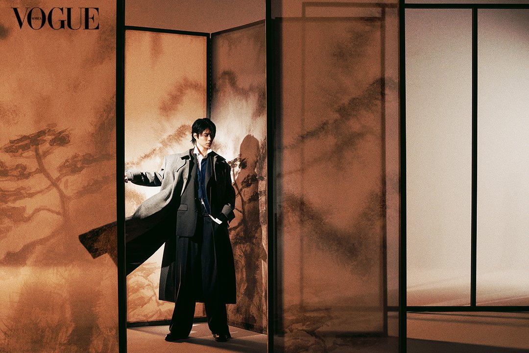 #광고
THE QUIET FLAME
박보검의 과하지도 서두르지도 않는 태도. 고요하지만 단단한 존재감.