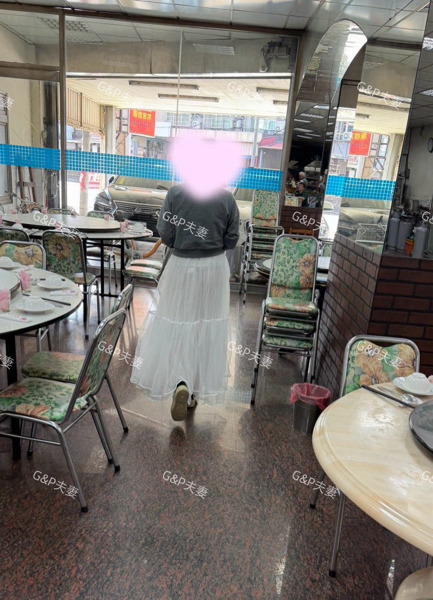 雖然今天被阿布要求穿這樣出門
很害羞
但一直被盯著的感覺
很難形容到底有多興奮跟刺激
最近發現自己好像偏M
而且也會期待老公下的指令…
#開始期待下禮拜一的見面會了
#夫妻
#單男 
#台中