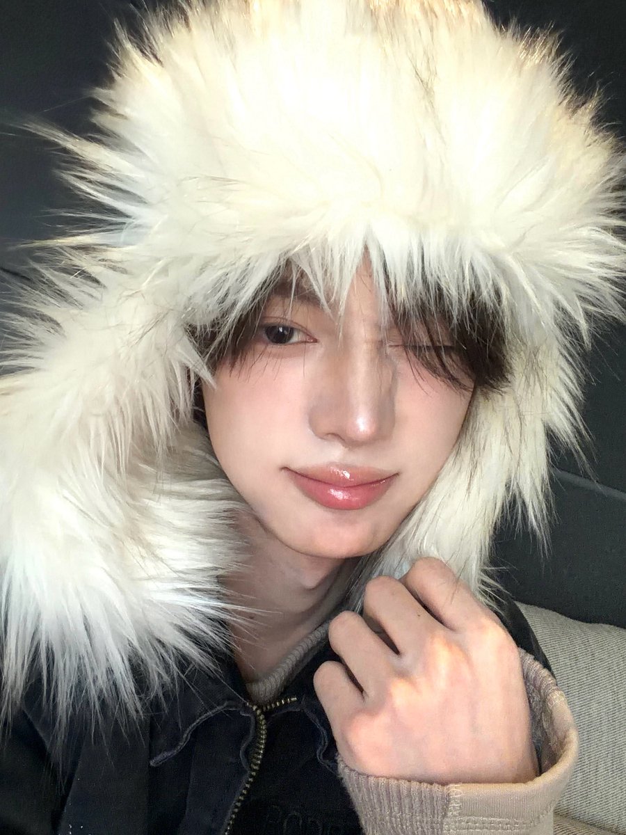 TWSLATION_'s tweet image. [260123] #HANJIN WV POST

🐰: i wore a cute hat~~

#한진 #TWS #투어스 @TWS_PLEDIS