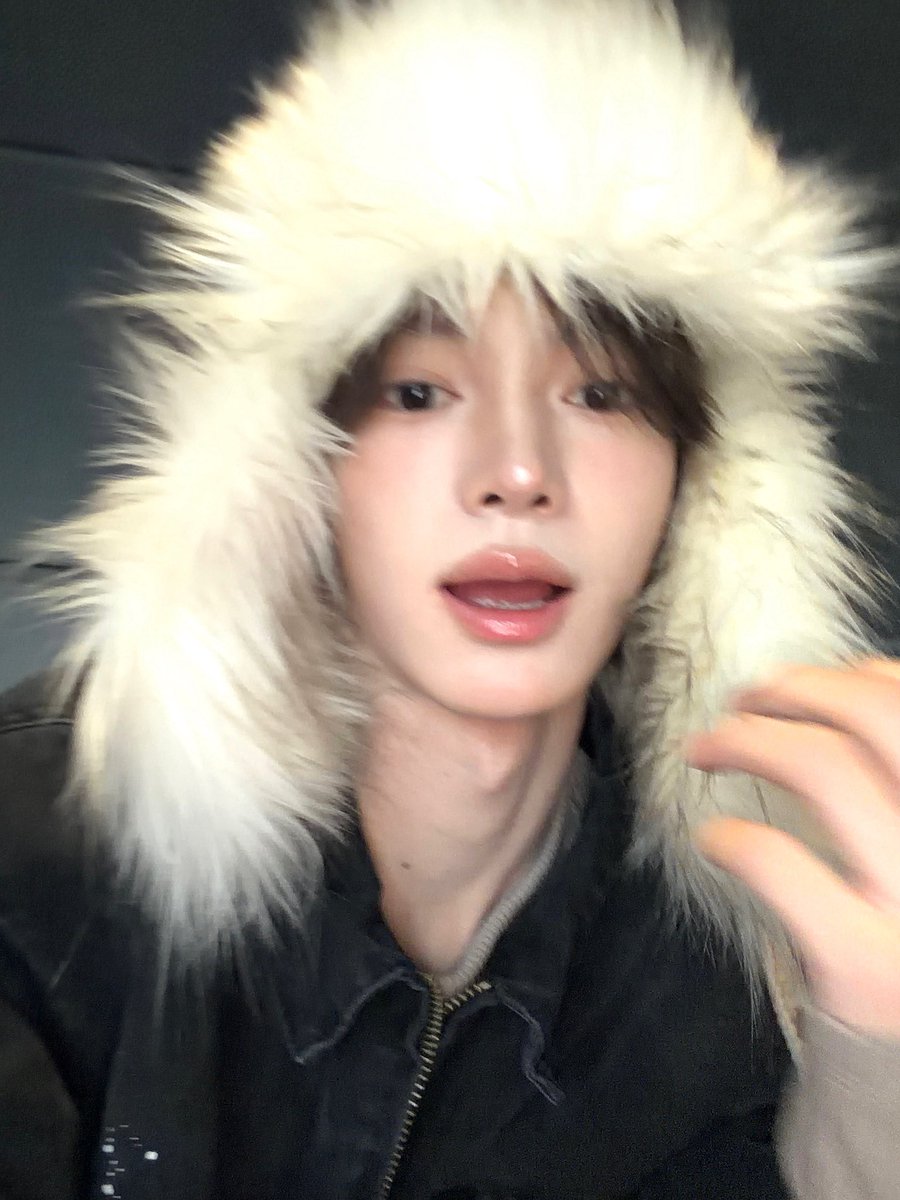 TWSLATION_'s tweet image. [260123] #HANJIN WV POST

🐰: i wore a cute hat~~

#한진 #TWS #투어스 @TWS_PLEDIS