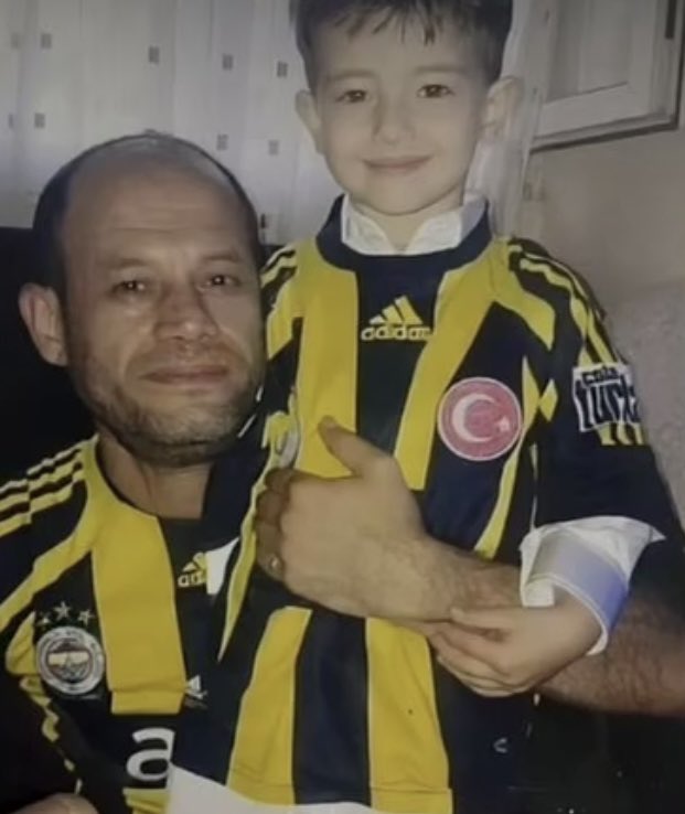 Atlas meleğimize nasıl sahip çıktıysanız Alperen’e de sahip çıkın lütfen. O da Fenerbahçe’yi çok seviyordu. Onun da sesini duyuralım. Fenerbahçe sayfalarını etiketleyerek Alperen’imizin sesini birlikte yükseltelim,lütfen paylaşalım  <a href="/ajansfenercom/">Fener Ajans 🇹🇷</a> <a href="/Fenerbahce/">Fenerbahçe SK</a> <a href="/gencfborg/">Genç Fenerbahçeliler</a> <a href="/AdemKoz/">Adem KÖZ</a>