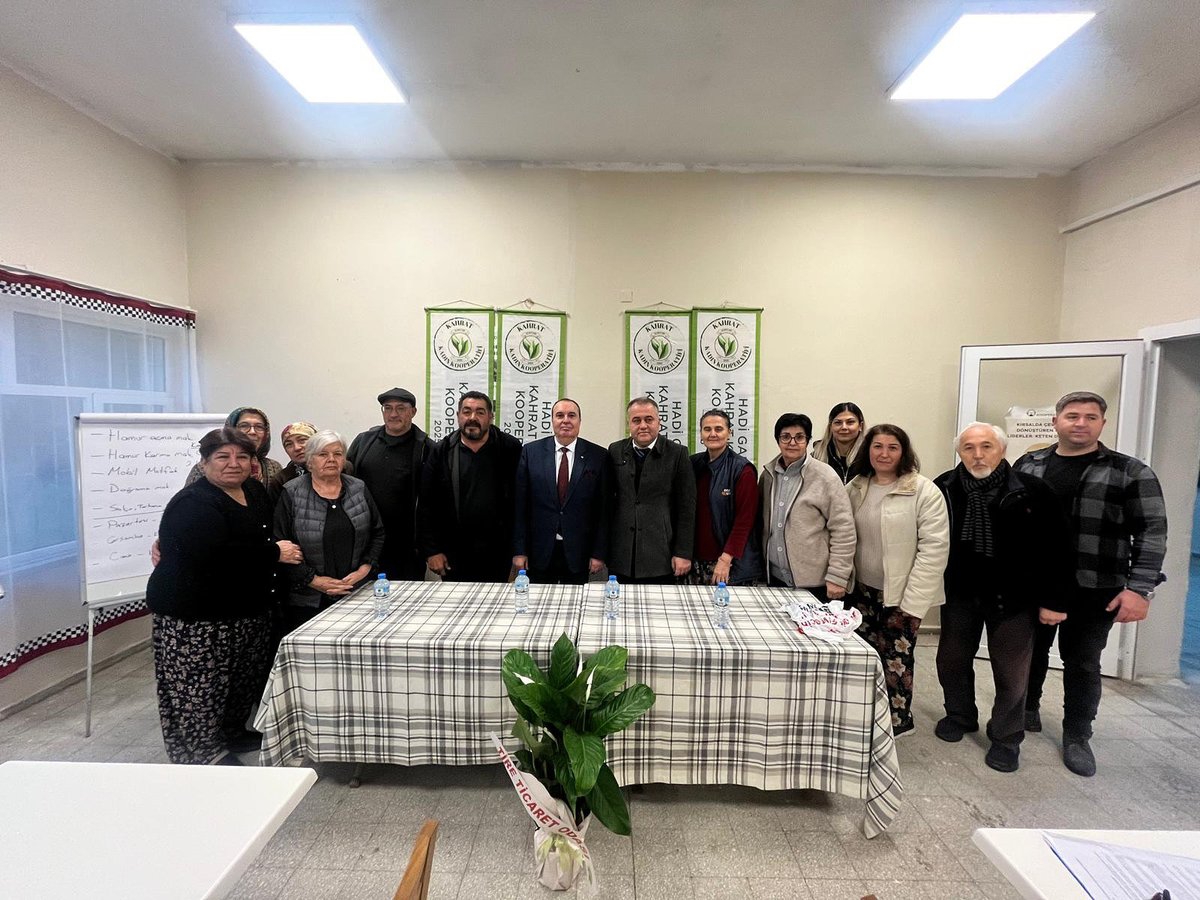 Tire Ticaret Odası Başkanı Mehmet Nadir Delikanlı Yeni Açılan Sınırlı Sorumlu Hadi Gari Kahrat Kadın Tarımsal Kalkınma Kooperatifi’ni ziyarette bulundu.