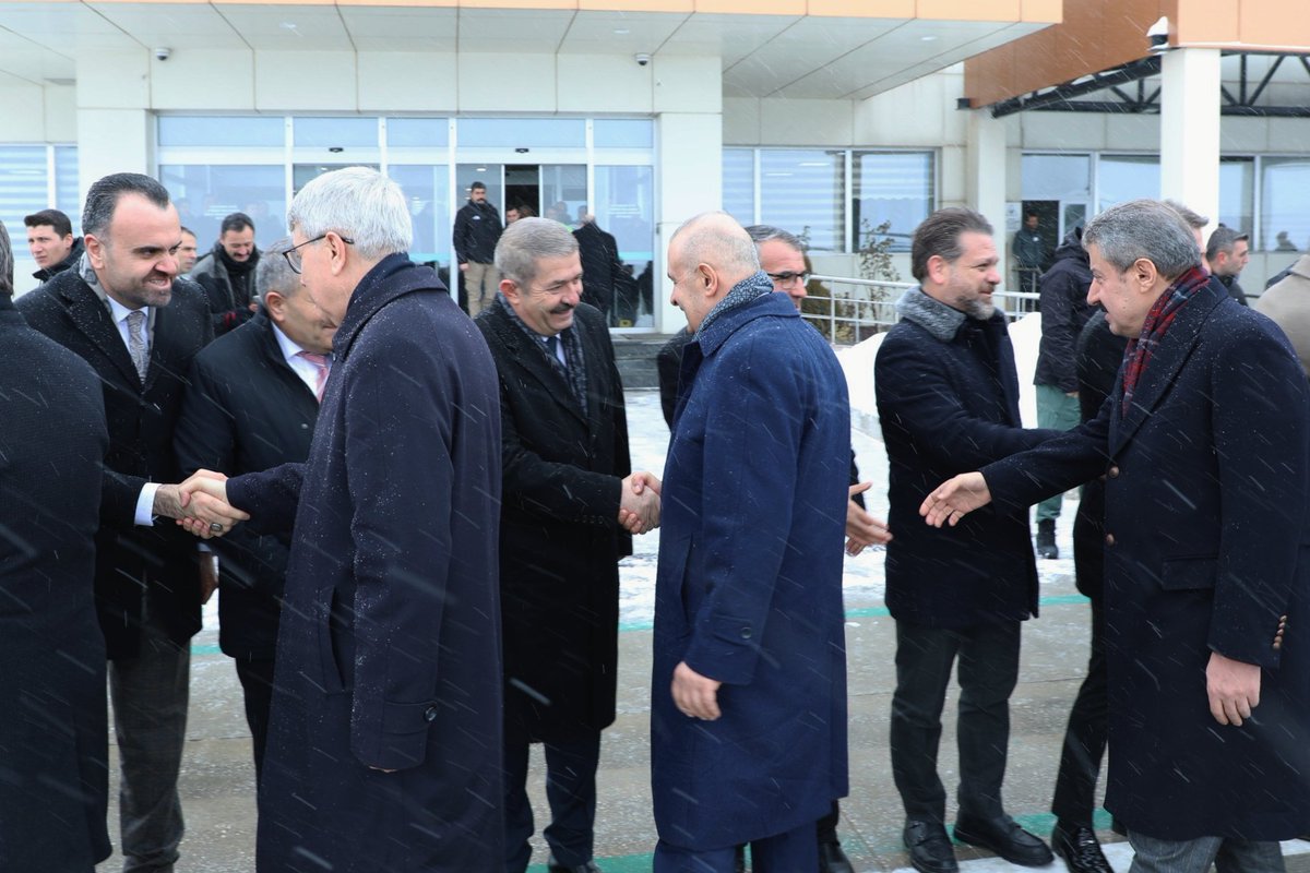 Yönetim Kurulu Başkanımız Necdet Takva; Van İli Ekonomi Buluşmaları Programı kapsamında İlimize gelen Hazine ve Maliye Bakan Yardımcısı Sayın Abdullah Erdem Cantimur, Sanayi ve Teknoloji Bakan Yardımcısı Sayın Muhammed Kasım Gönüllü, Ticaret Bakan Yardımcısı Sayın Sezai Uçarmak,