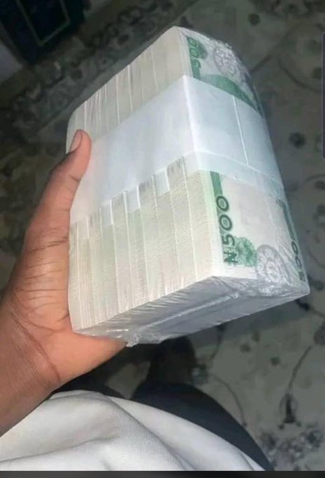 Forex signals
Daily direction 
Prop account passing 
Copy trading 
News trading 

Join me and get  All of these for free 👇🏾 
T.me/chartswithmaxw…
