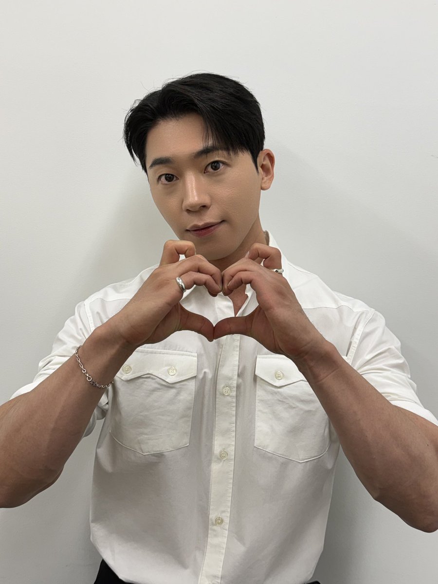 【#CHANGJO】

これからはネコハートも🐾
明日もよろしくね！

#창조 #TEENTOP
<a href="/changjoofficial/">CHANGJO</a>