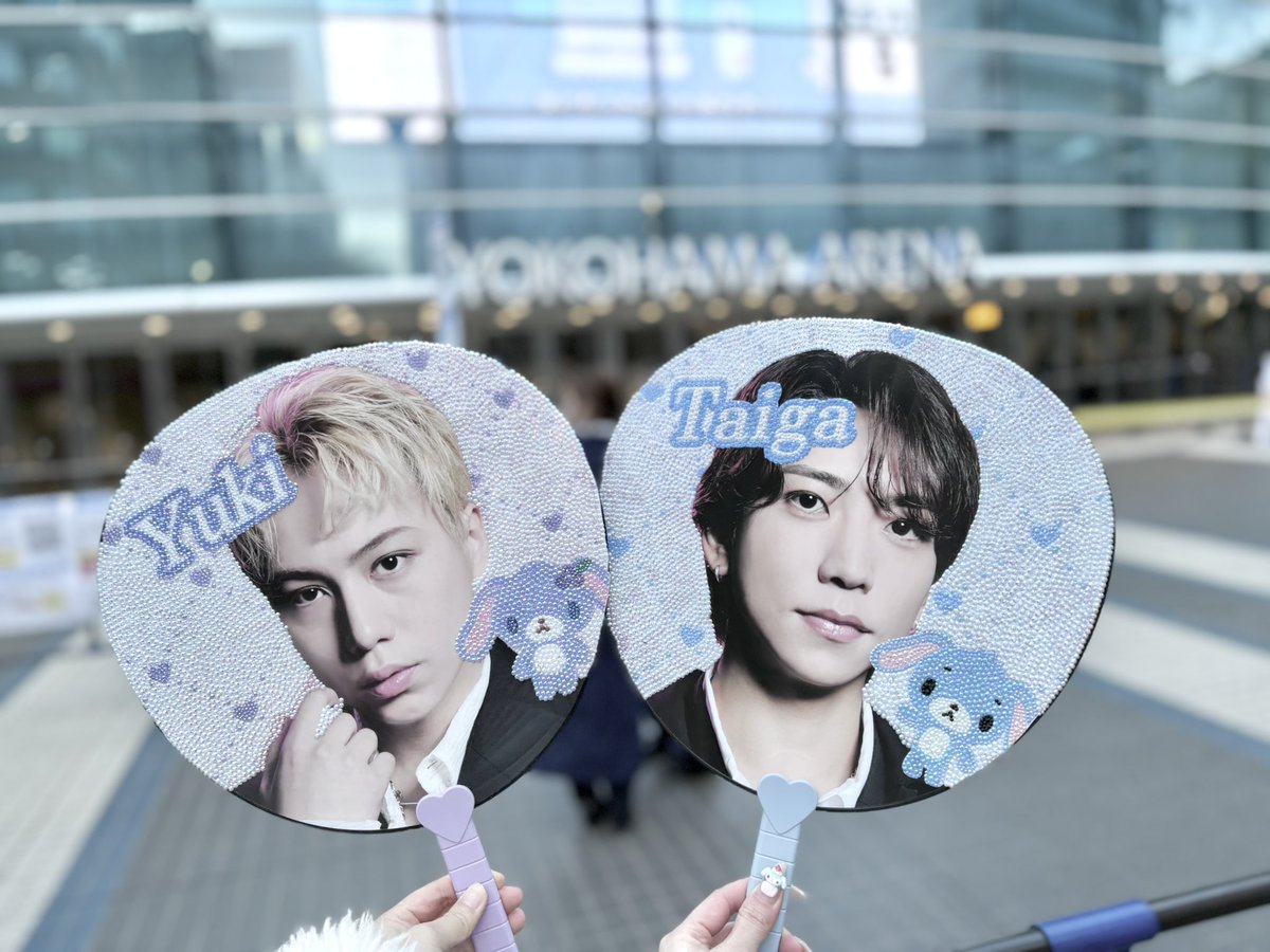 1/21 18:00 yokogacha🍒💕 2人で考えたお揃いのデコうちわ天才すぎる