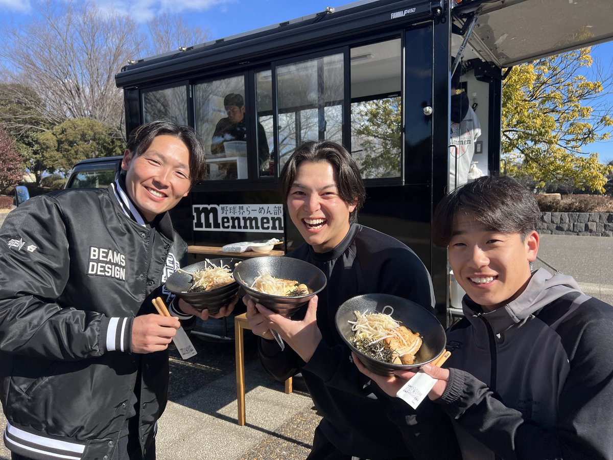 源田選手、ごちそうさまでした。金子選手を中心にわざわざ構図までこだわってくださり感謝感謝。#seibulions