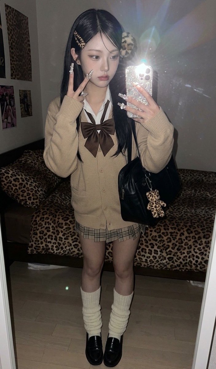 갸루 언니가 되자!!
이거 따라서 메이크업 해 봐야겠어요…🤍
스노우에서 갸루 스타일 만들 수 있답니다