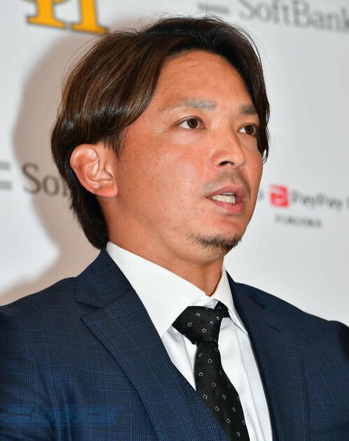 SNikkansports's tweet photo. 【ソフトバンク】残留の東浜巨「先発��してチームの輪に」4000万円減の1.1億円で更改 
#sbhawks #東浜巨 

https://t.co/RiyPDvwi4c https://t.co/YsJlHyQVis