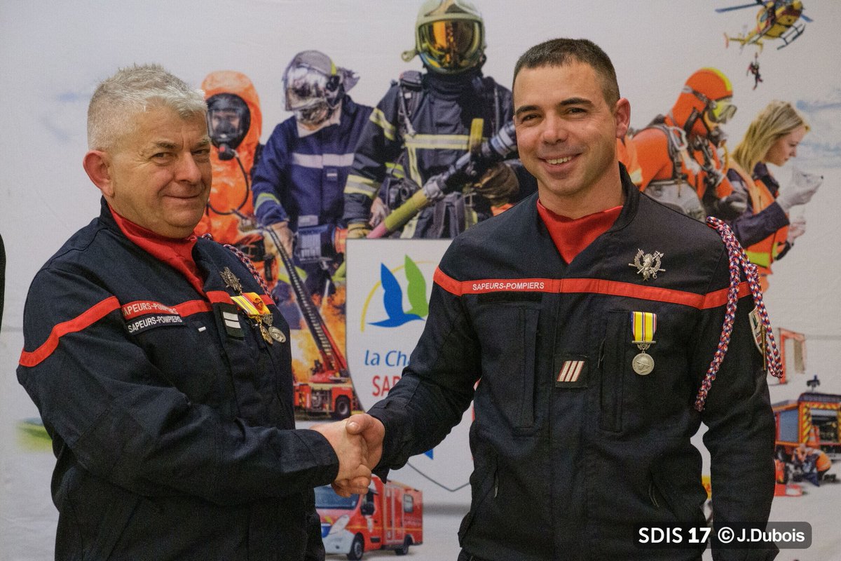 Pompiers17 tweet media