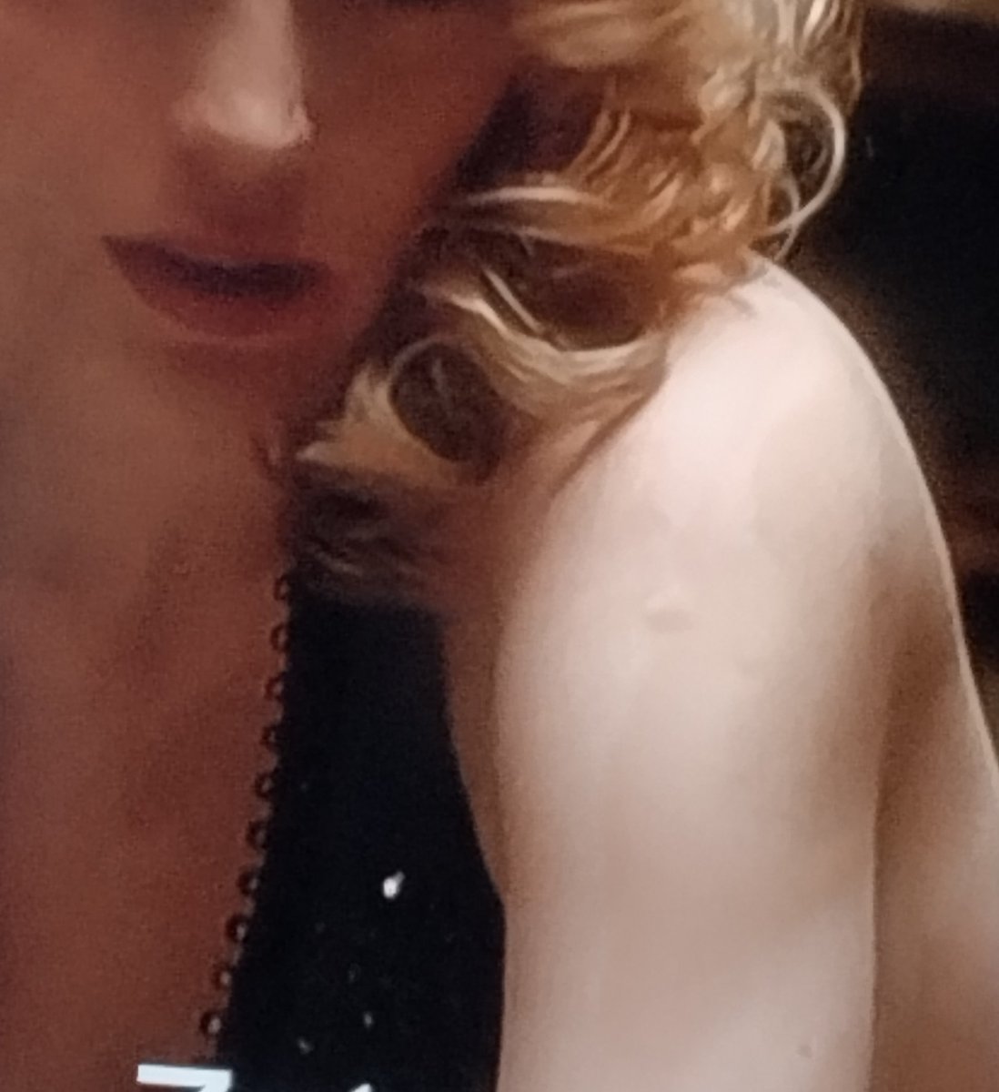 Šta je ovo? Nisu valjda i Šeron Ston pelcovali? Cccc