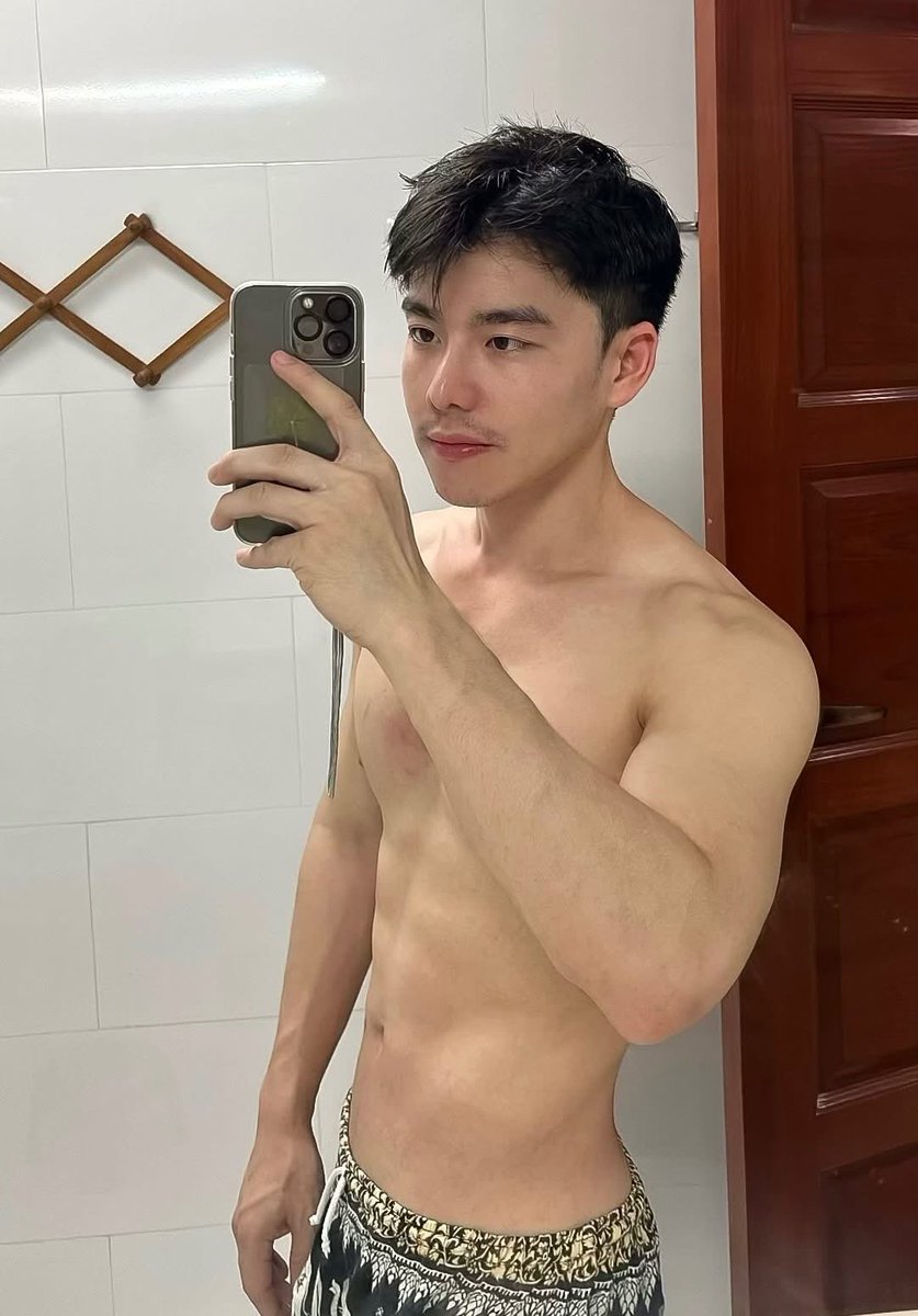 khunate's tweet image. แฟนนนใหม่ ใกล้ฉันมากก คุณพี่หันหน้ามาอีกหน่อยได้ไหมม