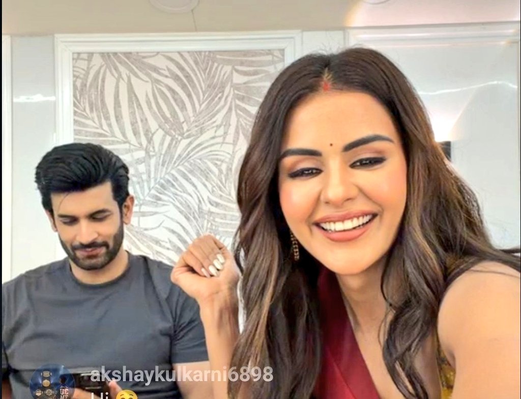 SSSXTWEETS's tweet photo. moment mil gaya aaj finally #Primik 😭♥️🧿✨🥹🫶🏻  

#AryaVi  #Naagin7 
#PriyankaChaharChoudhary #NamikPaul #Primik #Aryanta https://t.co/GPU6DbAD7b