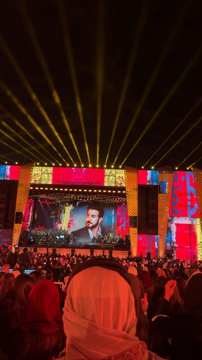 dolyalmuh's tweet photo. Unforgettable night!💫 https://t.co/j5PQ3B2vYm