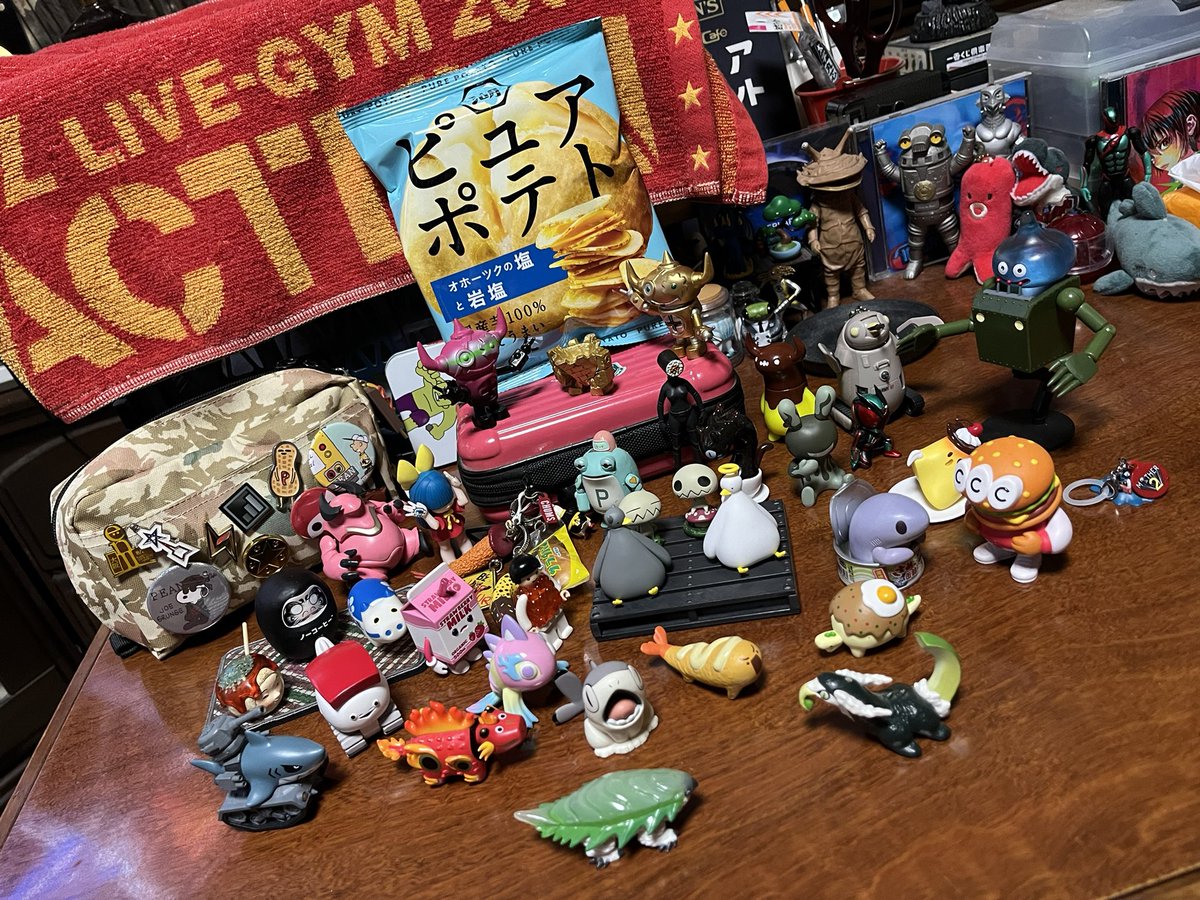 バスから隣の車線眺めてたら
70年代くらいの車が止まってて
思わず変な声出して恥ずかしかったー。
あの感じはセリカかな。カッコよかったー。

ピュアポテトの
"オホーツクの塩と岩塩"食べよう。
やっぱり"オホーツク"はワクワクするね。

ブォロロッ！おつかれさまでした今週も☻⋆͛⋆͛