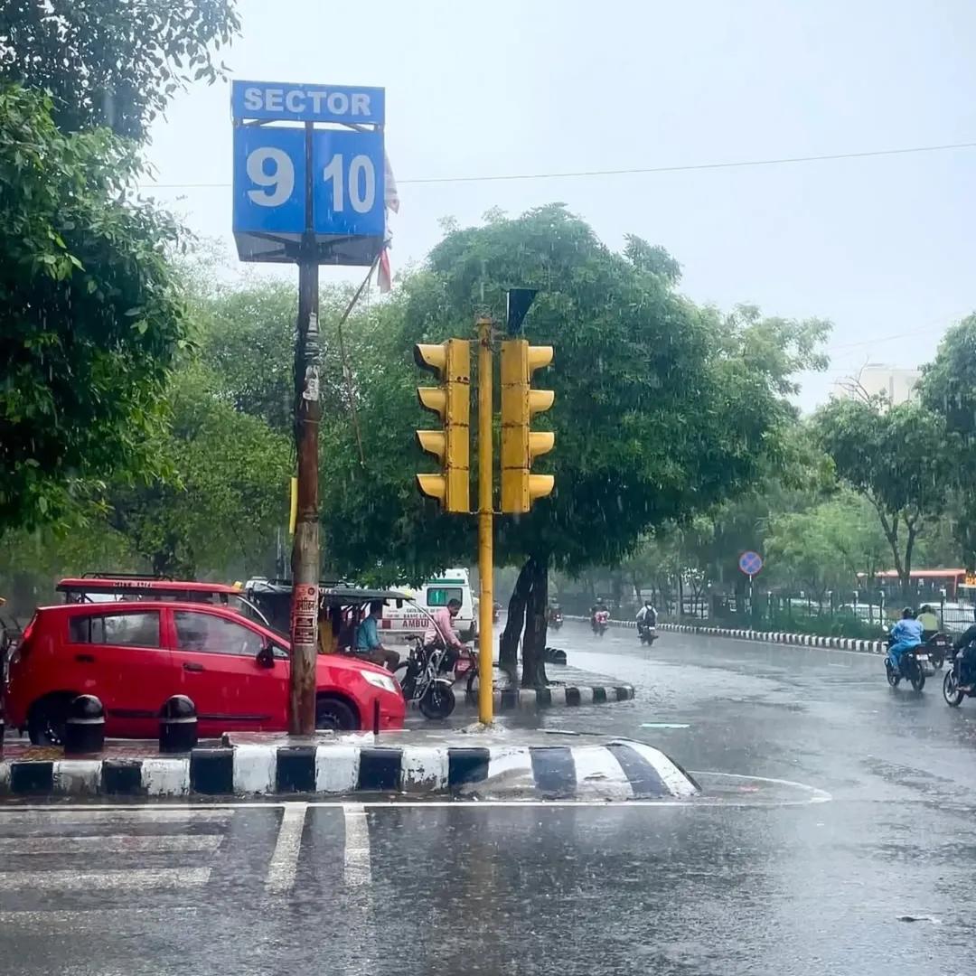 PujaSet50968724's tweet photo. My favourite weather and these little spots..
Just roaming around since morning and went on a drive
Hope this rain never stops no📸🥰💕
#rain #DelhiRains
#DelhiWeather #RainAlert #Weather #WeatherAlert #clouds
#stome https://t.co/Z6E8iMCZGq