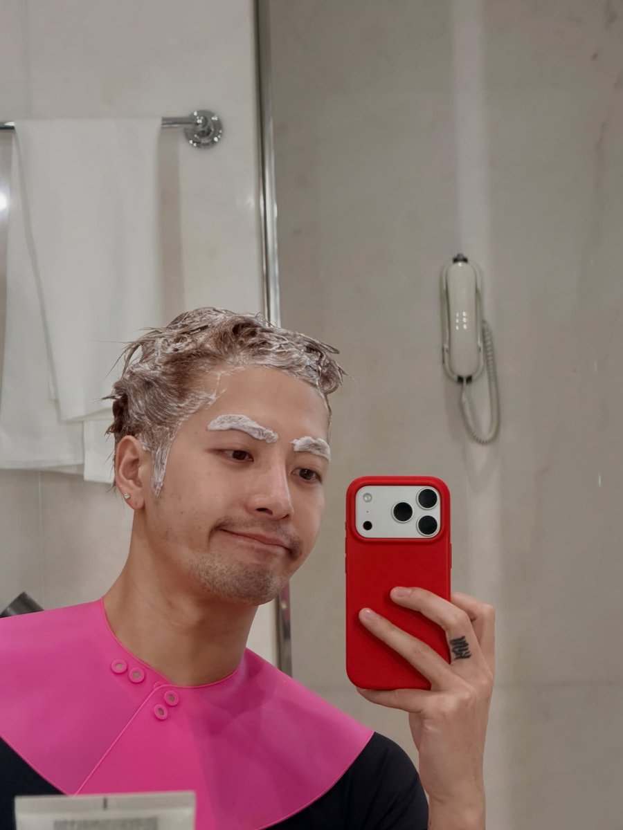 Anything can #SEXGOD. We need more people listen to this song by Jackson <a href="/JacksonWang852/">Jackson Wang</a>