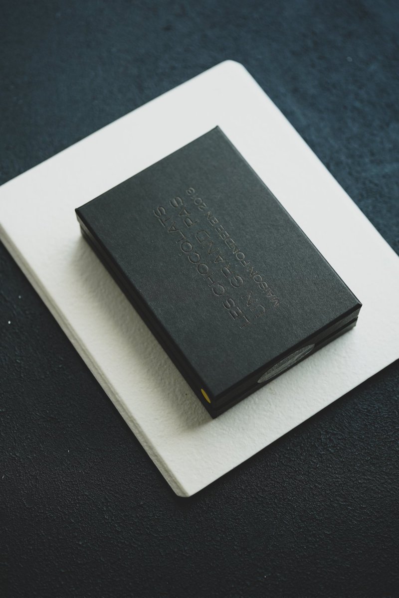 日本橋高島屋のアムール・デュ・ショコラで買った埼玉の｢アングランパ｣のオランジェットが凄かったのだ。まるでトリュフショコラのように繊細なオランジェットで外はパリ、中はトロっとしてびっくりした。アングランパはオーボンビュータン出身丸岡シェフ。このオランジェットは必食だと思う