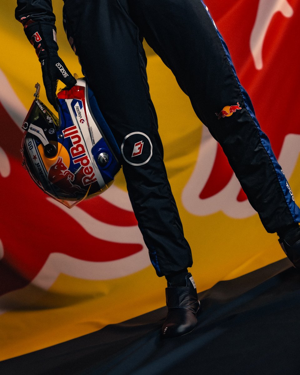 🆕 lid for a 🆕 season 

#F1 || #RedBullRacing  || <a href="/Max33Verstappen/">Max Verstappen</a>