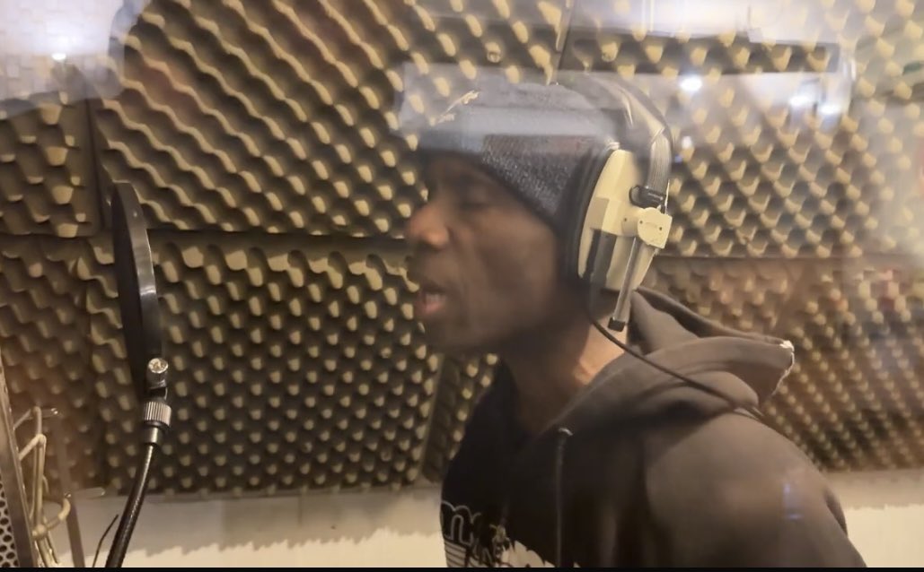 PopstarpartyL's tweet photo. Warm up your voice before hitting the mic. It keeps your tone smooth, your pitch steady and your performance strong. Small prep = big results.
📞 Book your session: 020 84445054
#VocalTips #RecordingStudio #MusicStudio #LondonMusic #StudioLife #VoiceRecording #MusicTips #Sound https://t.co/SoFpJAlmAg