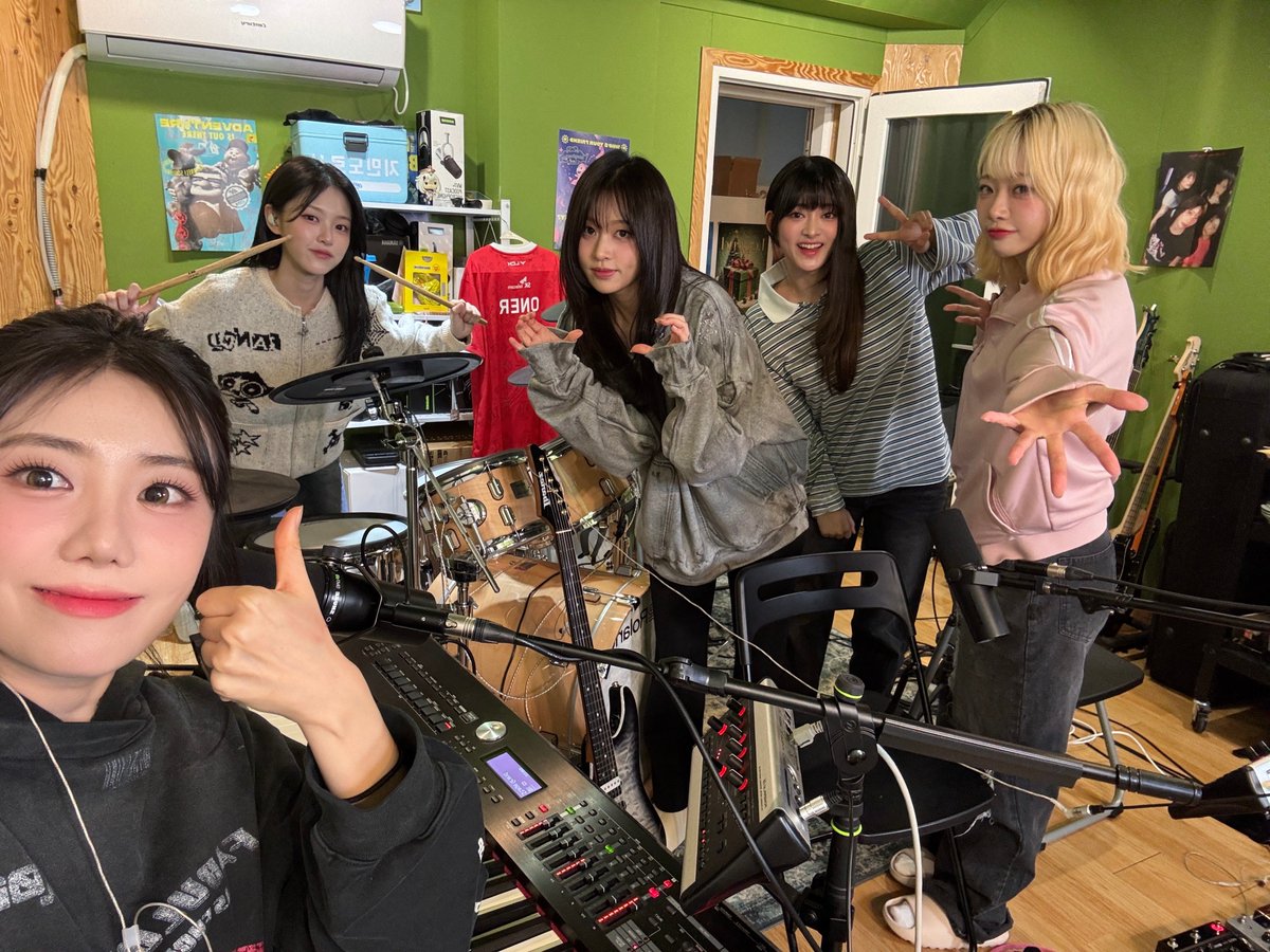 [📢]

LATENCY(레이턴시)가 [Charming Jo 조매력] LIVE 방송에 출연합니다.

🔗 chzzk.naver.com/live/432e1816e…

#LATENCY #레이턴시
#HEEYEON #JEEWON #HYUNJIN #HAEUN #SEMI
#조매력 #CharmingJo