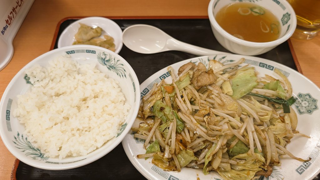 urayan19's tweet image. 今日の夕飯は日高屋で肉野菜炒め定食と砂肝🍻😋