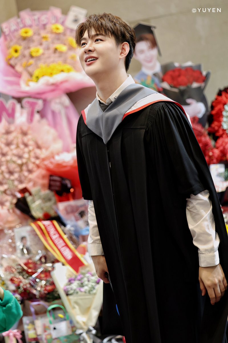 Every effort you put in is worth recognizing. I’m proud of you and cheering you on.

SAINT MASTER GRADUATION
#เซ้นต์จบปริญญาโทแล้วครับ 
#Saint_sup #MingEr