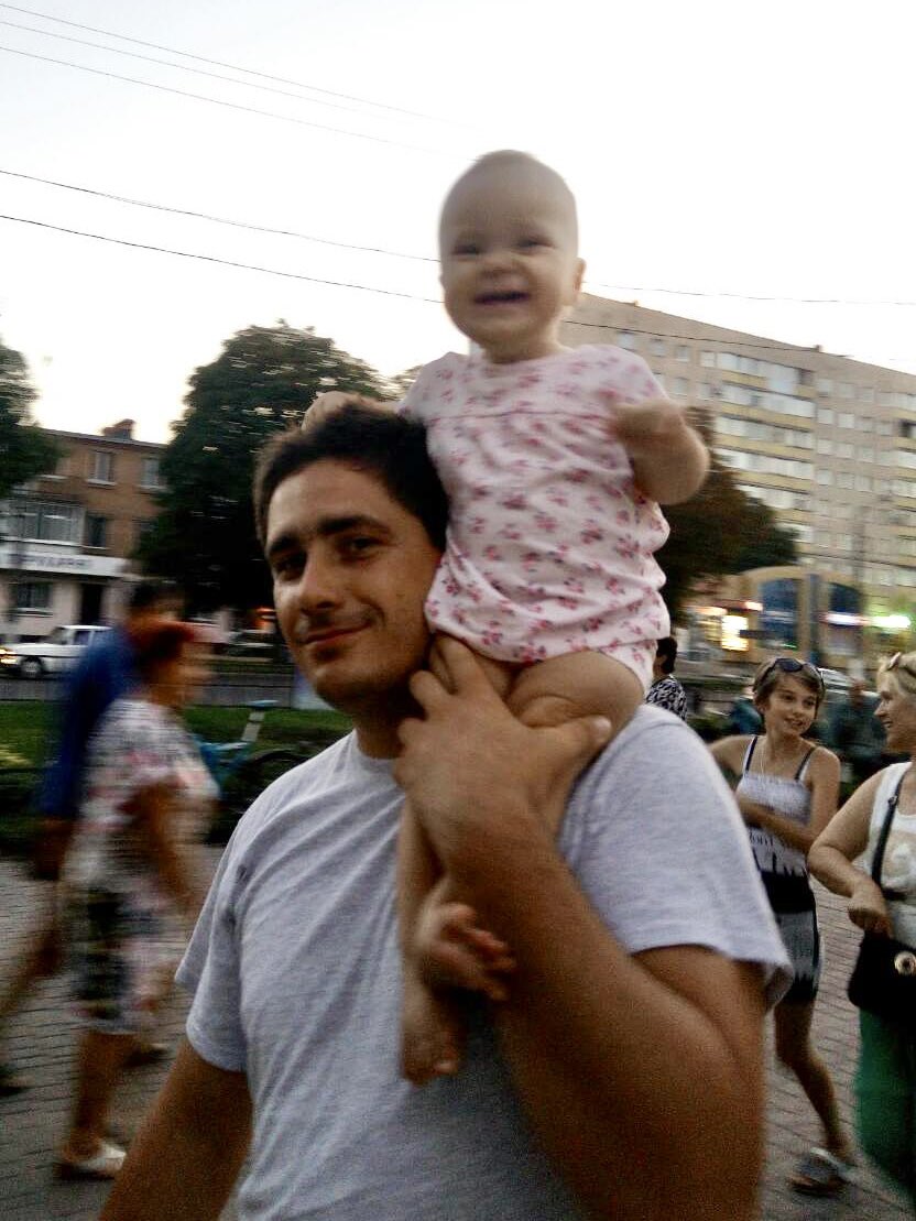 Сьогодні 2 роки. Згадайте добрим словом Яна. Наша родина і весь світ сильно збідніли без його оптимізму, сили духу, фантастичної доброти і віри в людей.