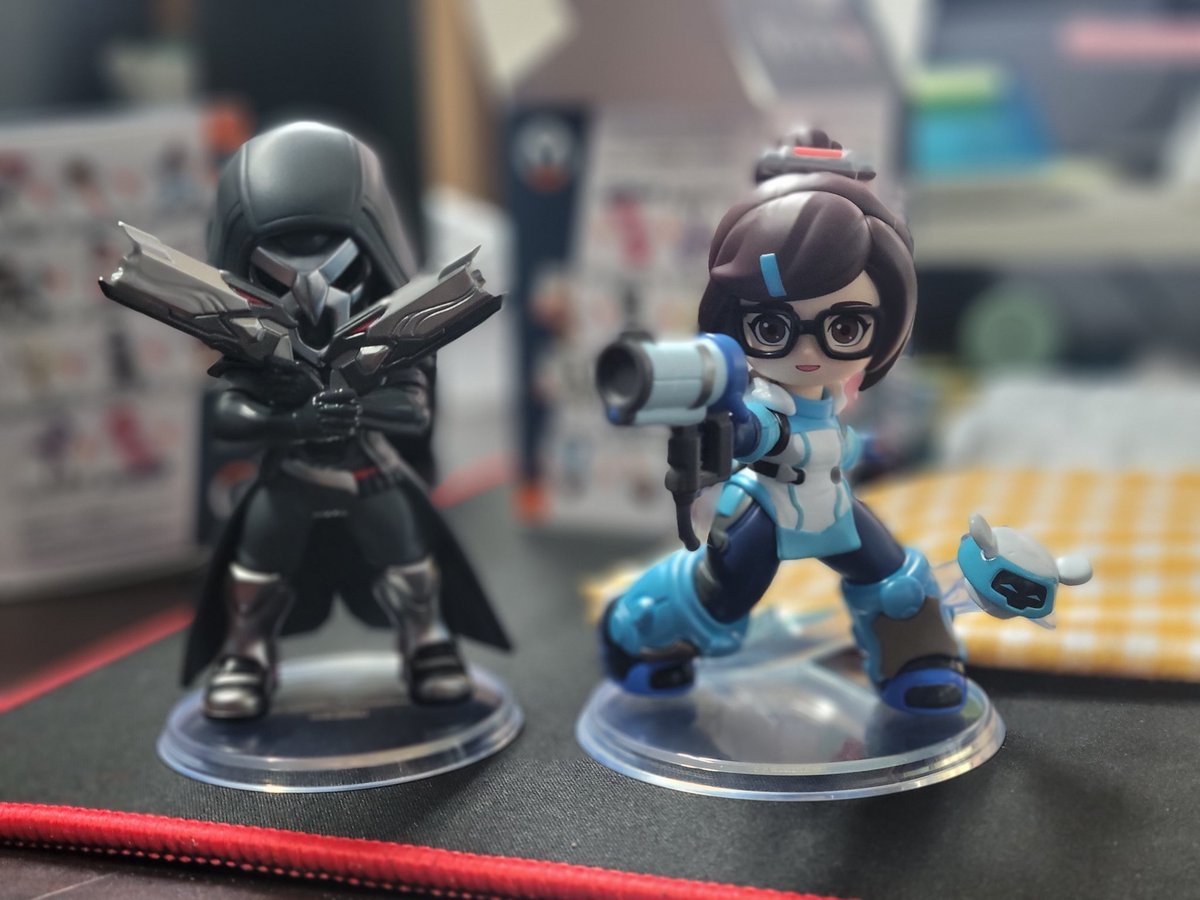 팝마트 옵치 피규어 선물 받았어요 😃 메이는 확정으로 샀고 리퍼 랜덤으로 나왔는데 맘에듦! 국내 품절이라서 해외배송시켜서 받았는데(더비쌌음ㅠ) 생각보다 빠르게 재입고(!)됐어요ㅋㅋ웨과장이 사줬는데 이 사실은 비밀로해야만 
..무튼 피규어 넘 귀엽고 어떻게 전시할지 고민중ㅎㅎ