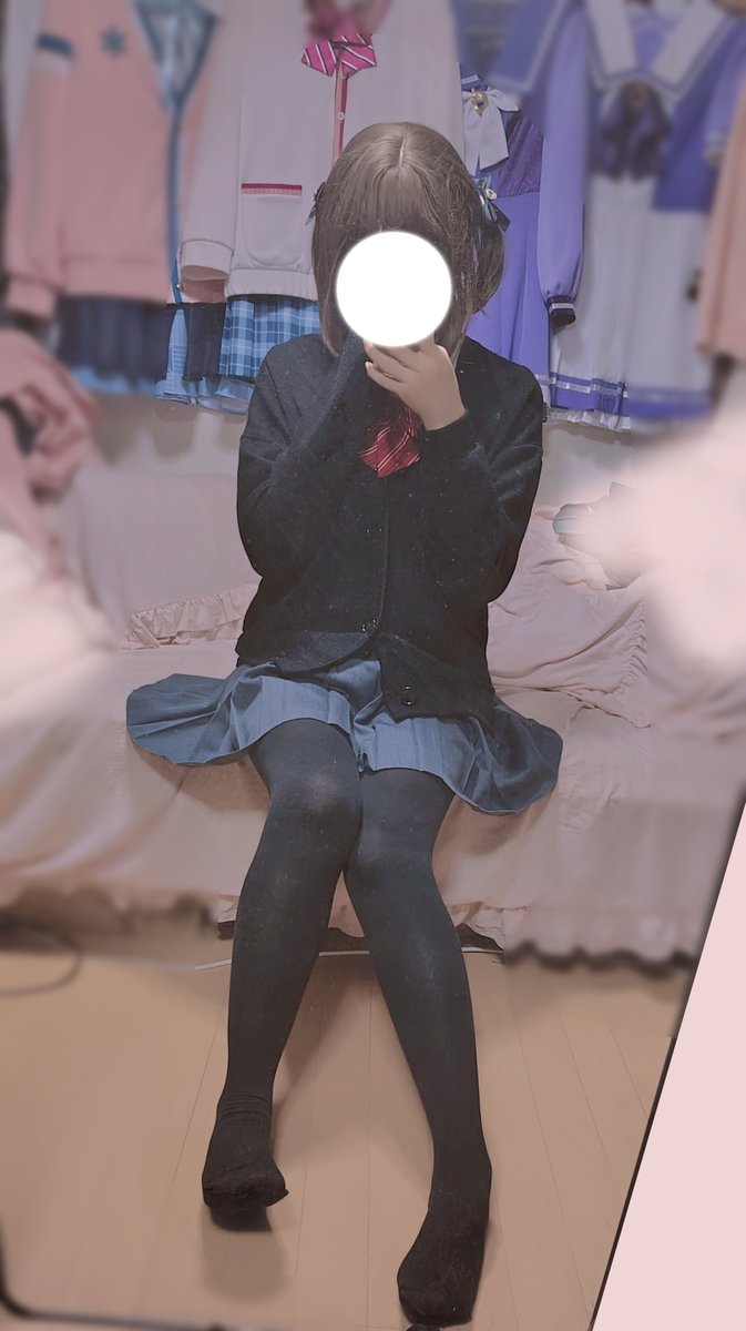 oto_yukiii's tweet photo. 寒いので制服黒タイツ
（なお成人男性） https://t.co/TXg185I8CB