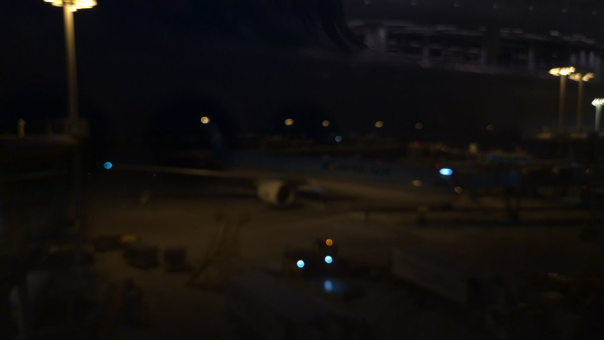 caffeinduck's tweet image. 밤에 공항을 오면 nt에 들어간거같은 느낌을 느낄수 있네요